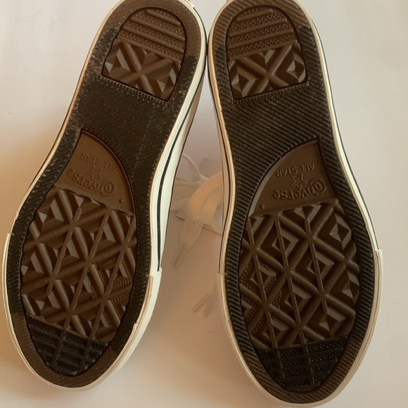 NWOB CTConverse All Star high top embroidered butterfly, US size 2 youth - Picture 5 of 6